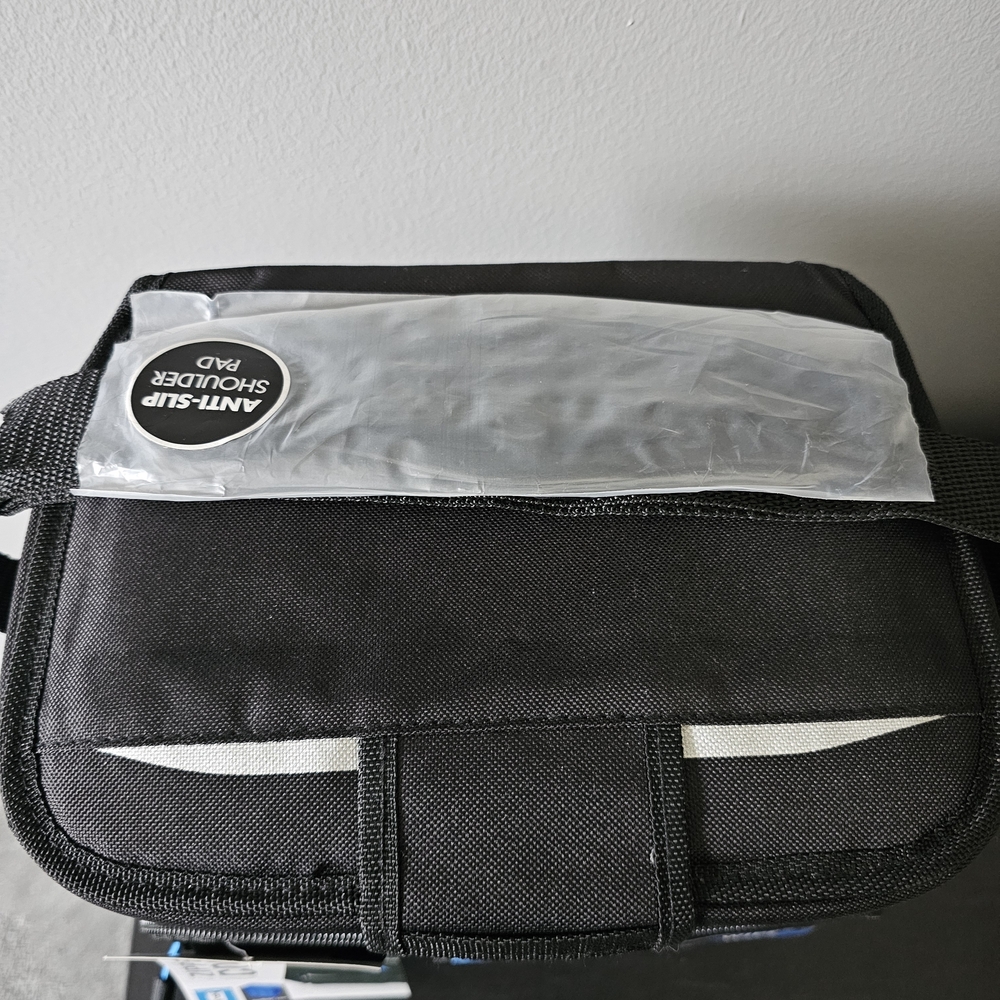 Arctic Zone Black Zipperless 9 Can Cooler Bag - Insulated Men’s Lunch Bag - Picture 2 of 6